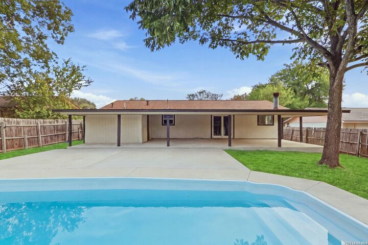 Property Photo:  7806 Oak Forest Dr  TX 78233 