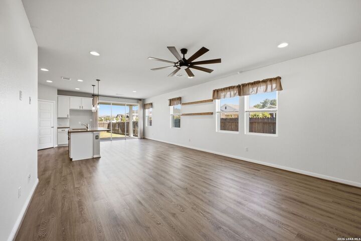 Property Photo: 104 Ladolia Ln TX 78666