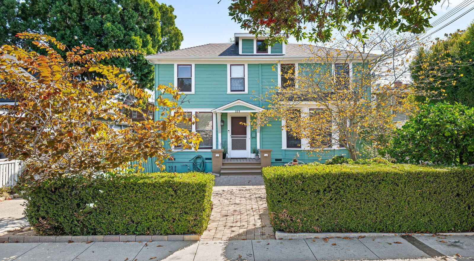 Property Photo:  223 W Arrellaga Street  CA 93101 