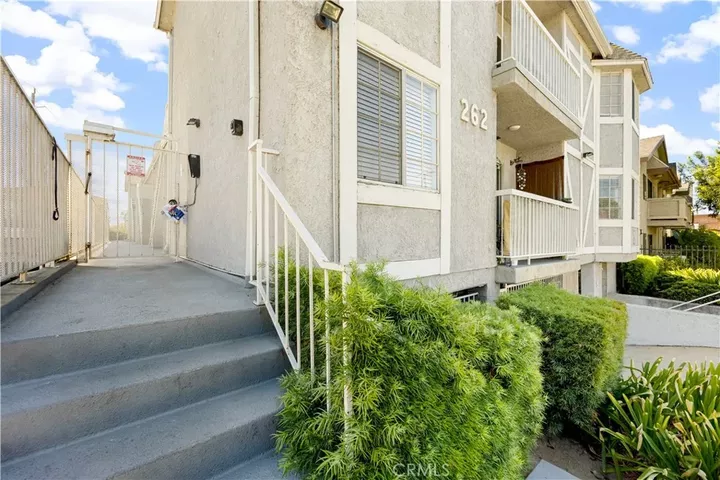 Property Photo:  262 W Valencia Avenue D  CA 91502 