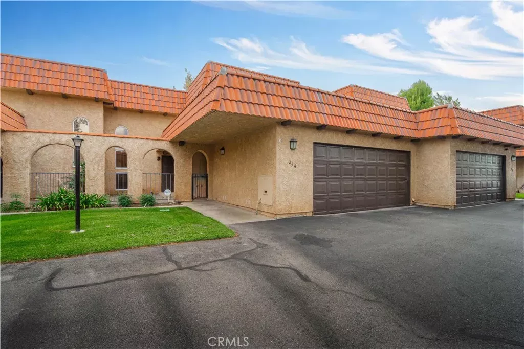Property Photo: 216 Shirley Lane CA 93551