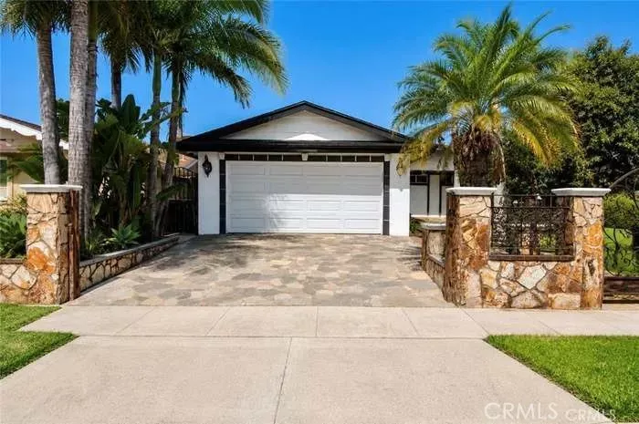 Property Photo:  2606 S Poplar St  CA 92704 