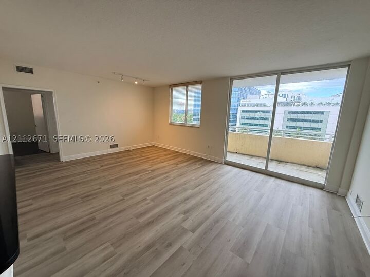 Property Photo: 18800 NE 29th Ave 606 FL 33180