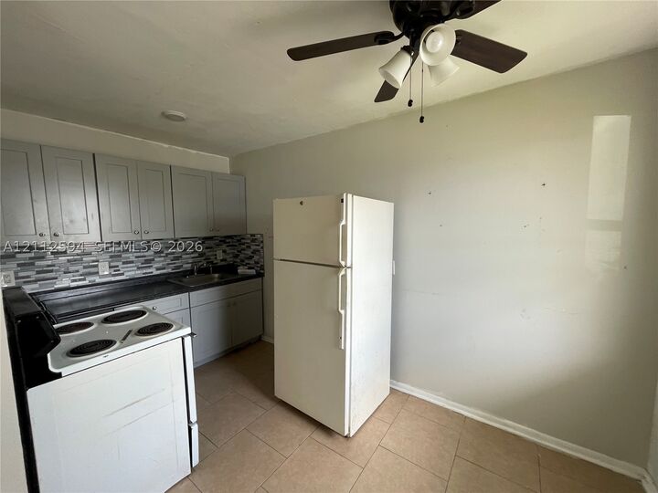 Property Photo: 801 N H 6 FL 33460