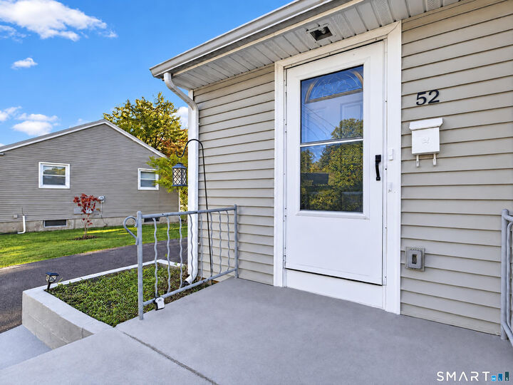 Property Photo: 52 Ellsworth Drive CT 06002