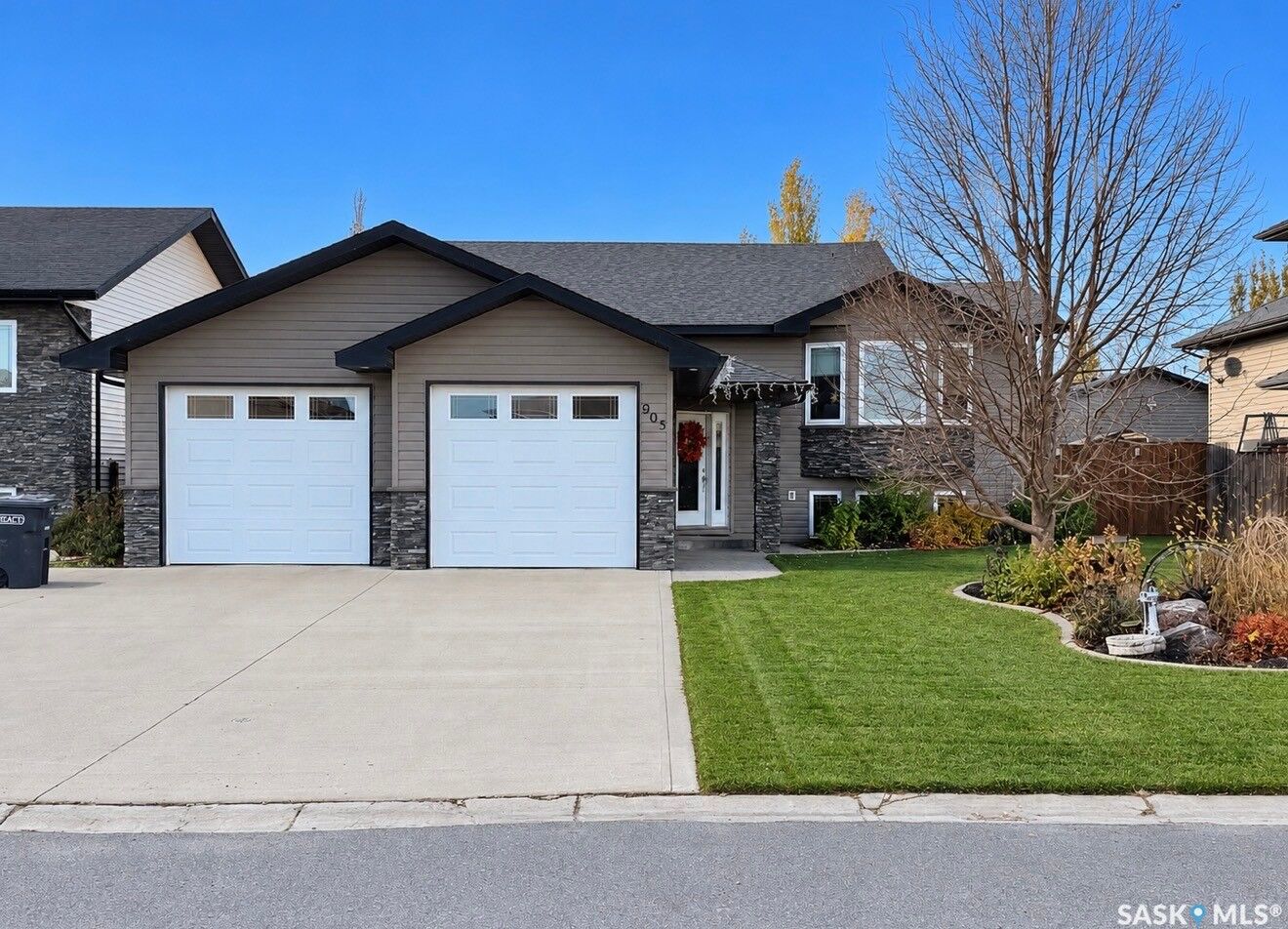 Property Photo: 905 Water Ridge Crescent SK S0K 2A0