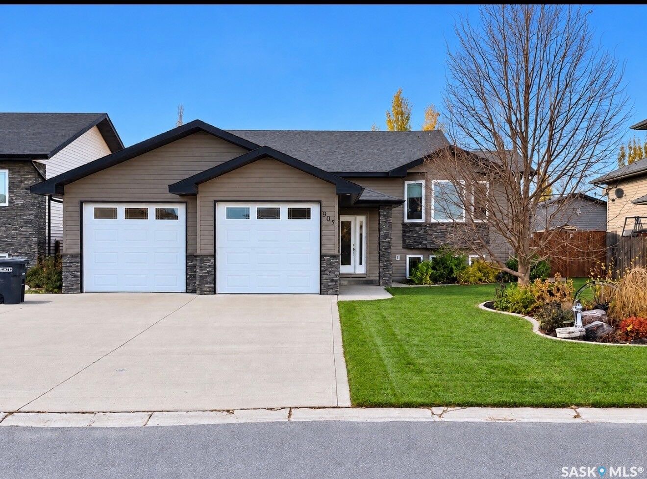 Property Photo: 905 Water Ridge Crescent SK S0K 2A0