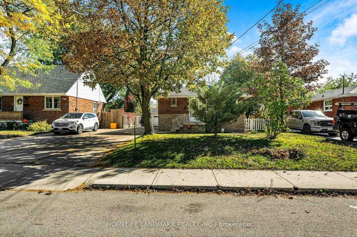 Property Photo: 135 Howard Avenue ON L9A 2W6