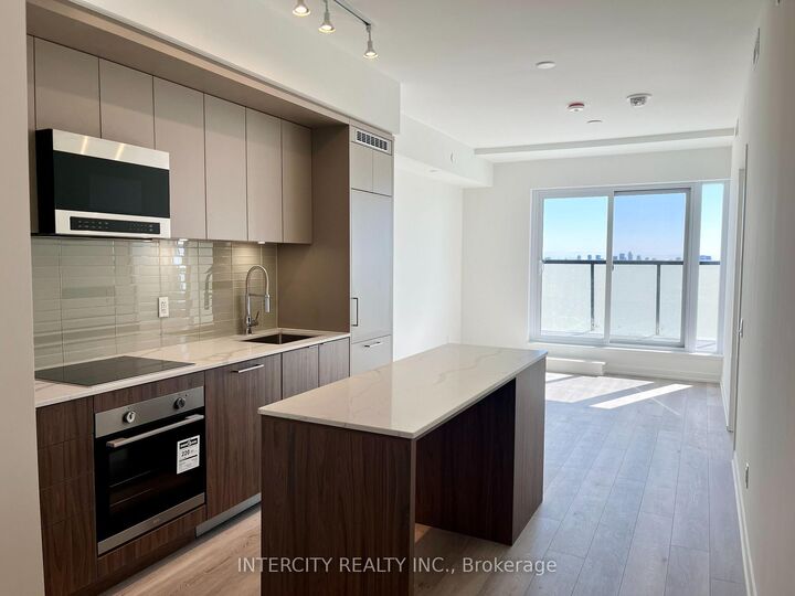 Property Photo:  863 St. Clair Avenue W 605  ON M6C 0B2 