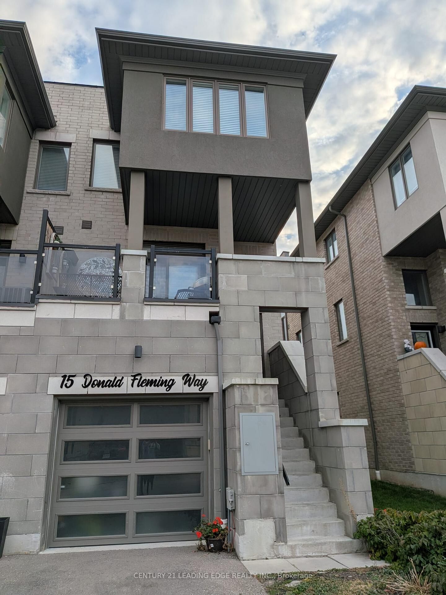 Property Photo:  15 Donald Fleming Way 56  ON L1R 0N8 