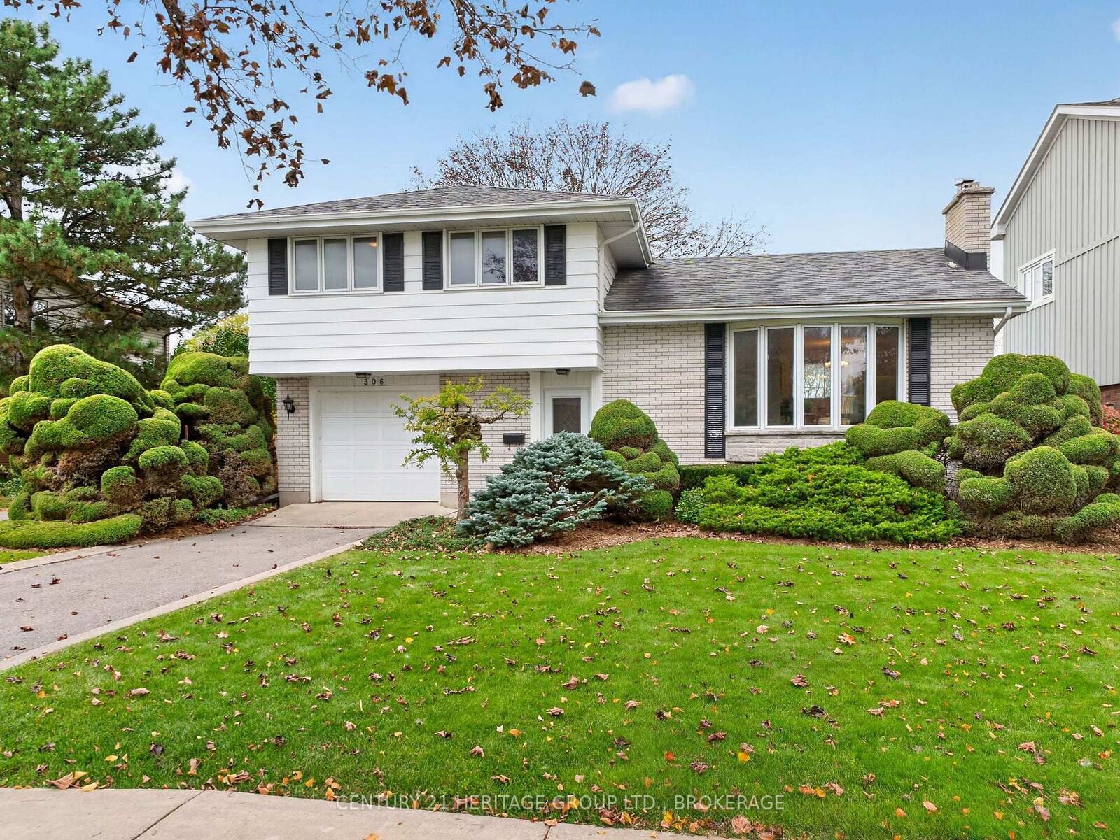 Property Photo:  306 Norman Rogers Drive  ON K7M 2R6 