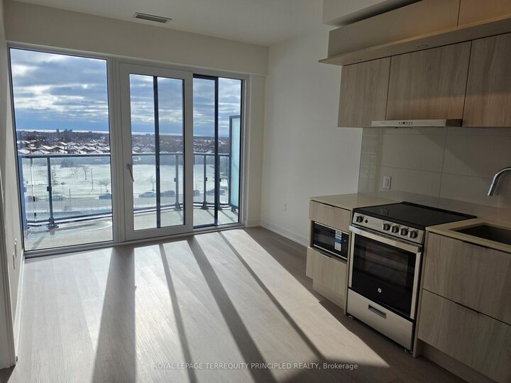 Property Photo:  448 Burnhamthorpe Road W 517  ON L5B 0R4 