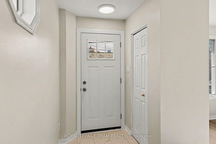 Property Photo: 1418 Raven Avenue B ON K1Z 7Y4