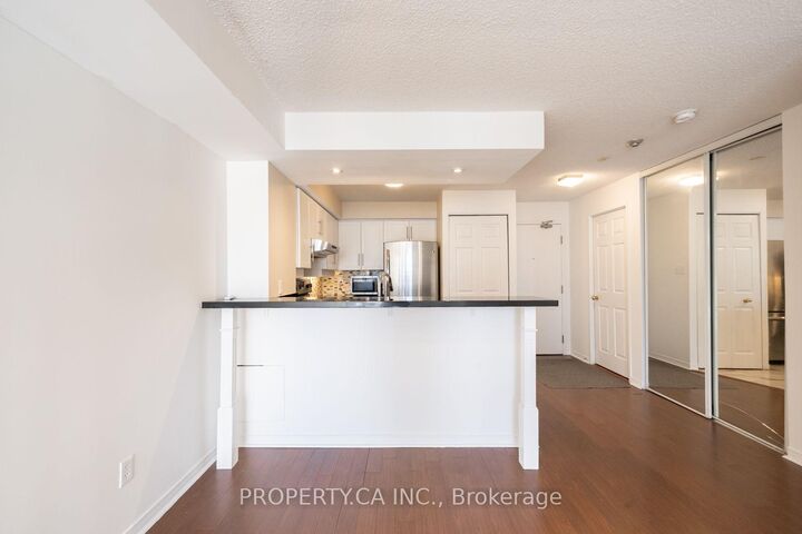 Property Photo:  801 King Street W 1004  ON M5V 3C9 
