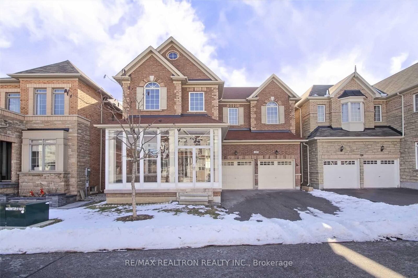 Property Photo:  125 Holst Avenue  ON L6C 0R6 