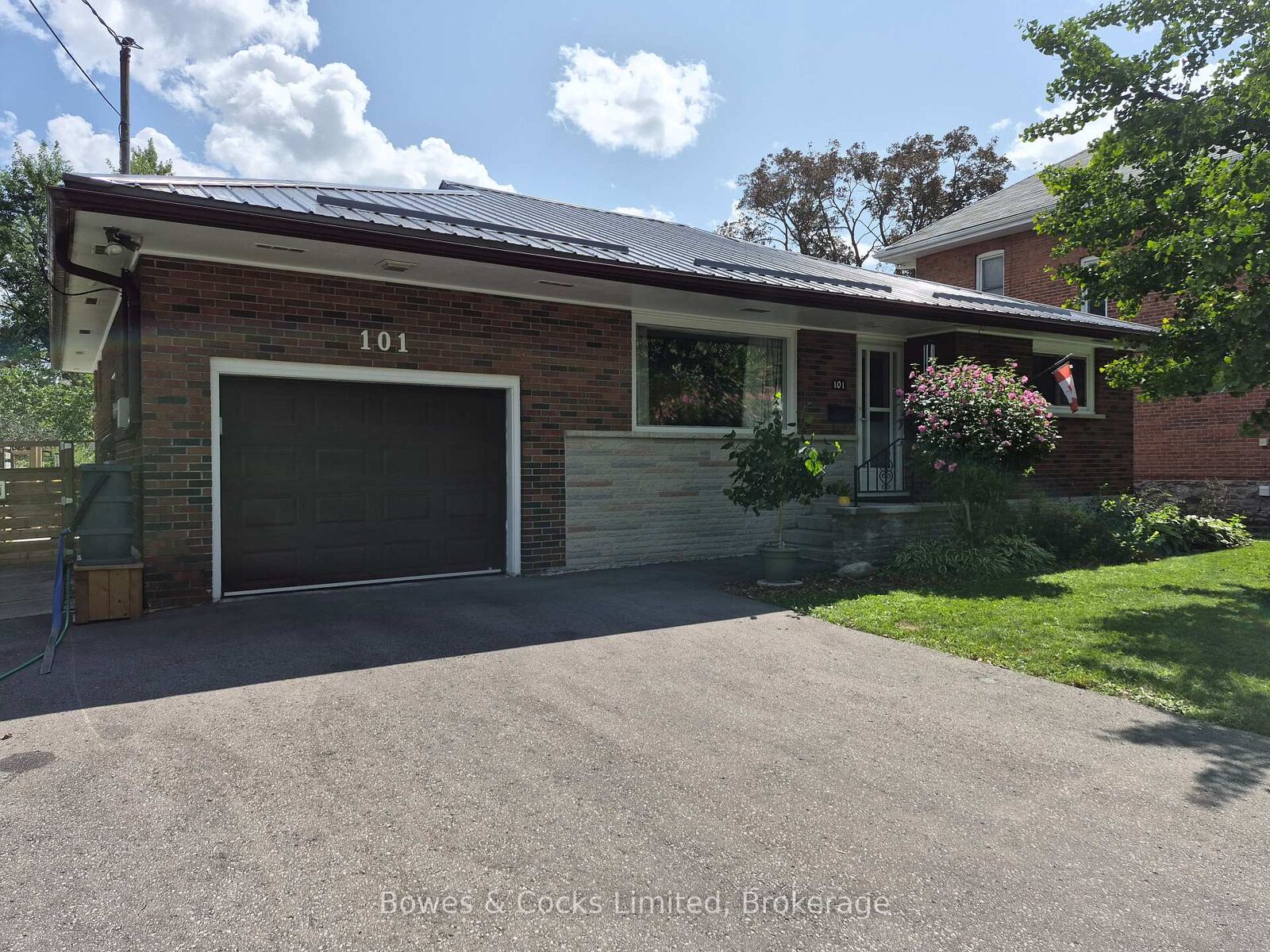 Property Photo:  101 Russell Street  ON K9V 2X5 