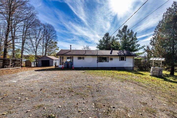 Property Photo:  315 Swinburne Lane  ON K0K 2M0 