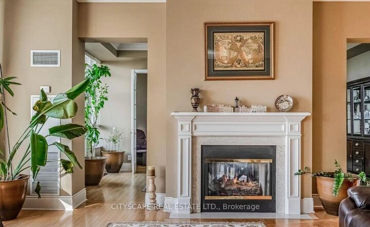 Property Photo:  25 Kingsbridge Garden Circle 1421  ON L5R 4B1 