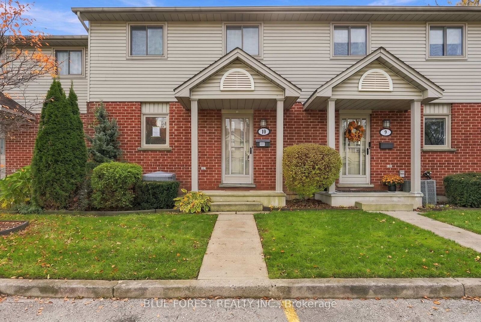 Property Photo: 511 Admiral Drive 10 ON N5V 4R4