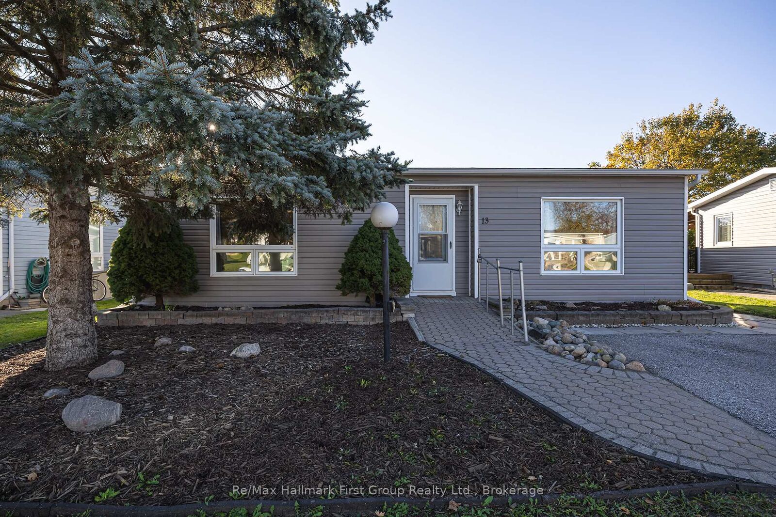 Property Photo: 13 Heritage Lane ON L1B 1H5
