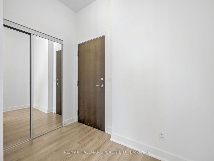 Property Photo:  28 Linden Street Ph2  ON M4Y 0A4 
