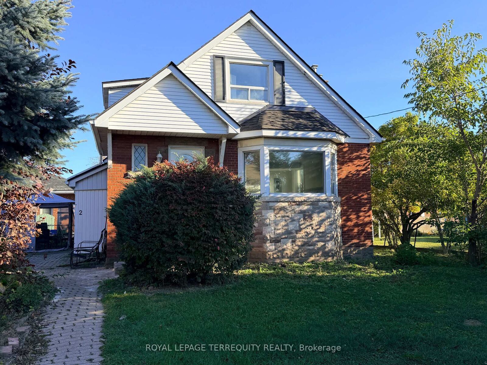 Property Photo:  1031 Fennell Avenue E 1  ON L8T 1R5 