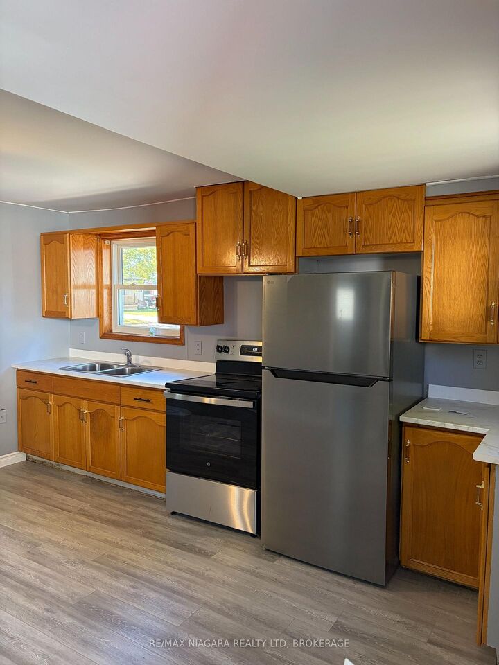 Property Photo:  394 Simpson Avenue  ON L3B 4Z2 