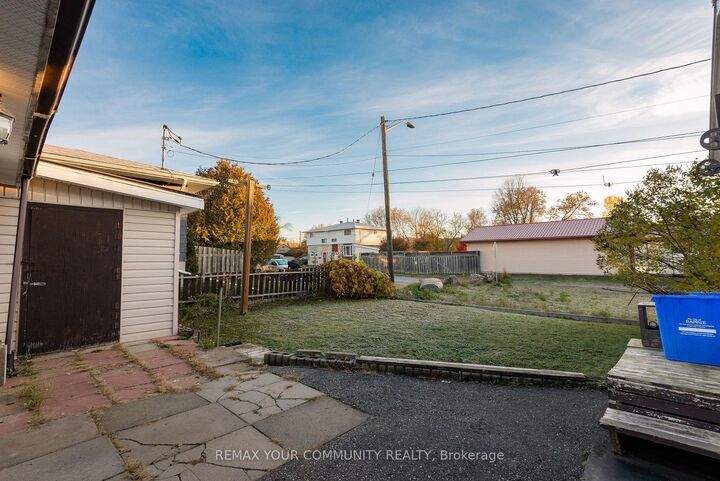 Property Photo:  212 Duncan Avenue  ON P1B 7J3 