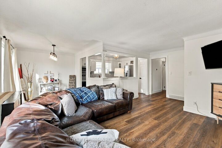 Property Photo:  26 Pinehurst Drive  ON L3C 3J1 