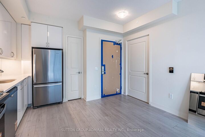 Property Photo: 38 Annie Craig Drive 5106 ON M8V 0G9