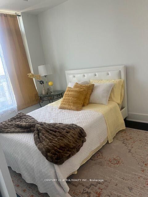 Property Photo:  11 Yorkville Avenue 5604  ON M4W 0B7 