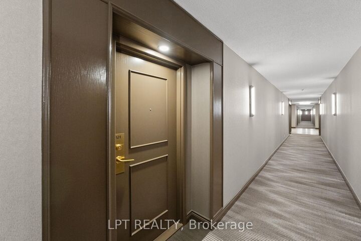 Property Photo:  32 Clarissa Drive 521  ON L4C 9R7 