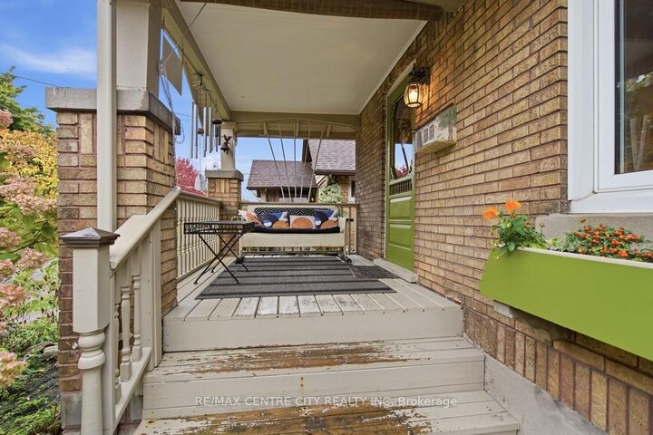 Property Photo:  649 Emery Street E  ON N6C 2G3 