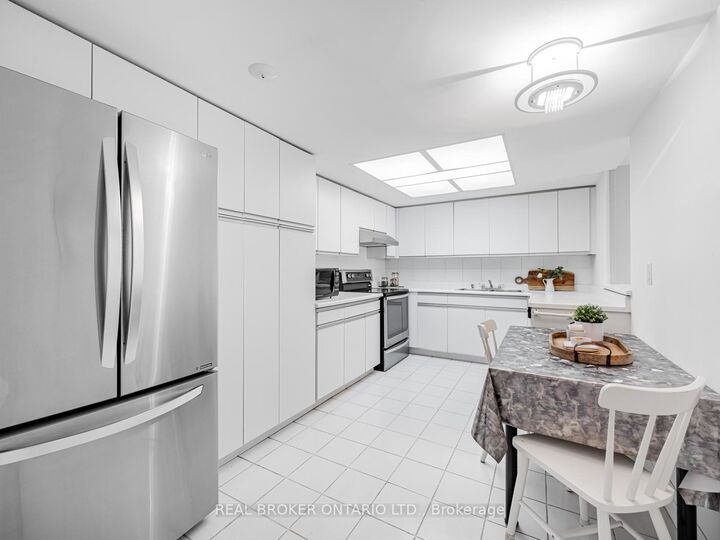 Property Photo:  20 Baif Boulevard 805  ON L4C 8T1 