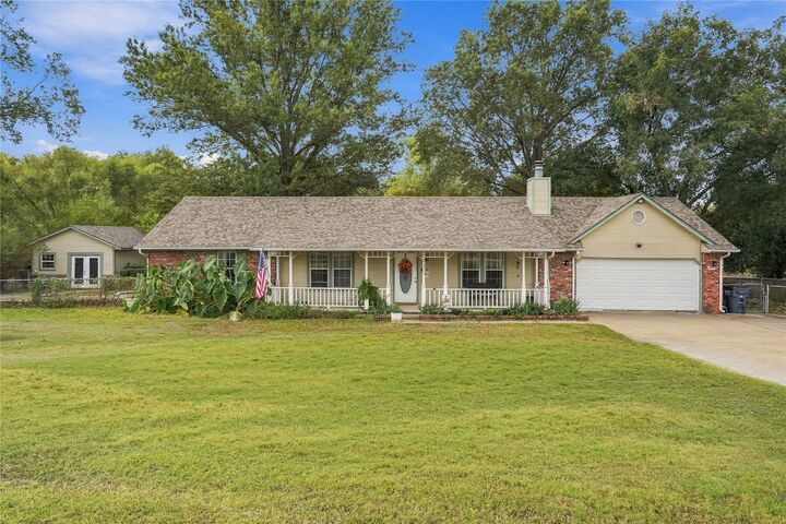 Property Photo: 21277 S 4120 Road OK 74019