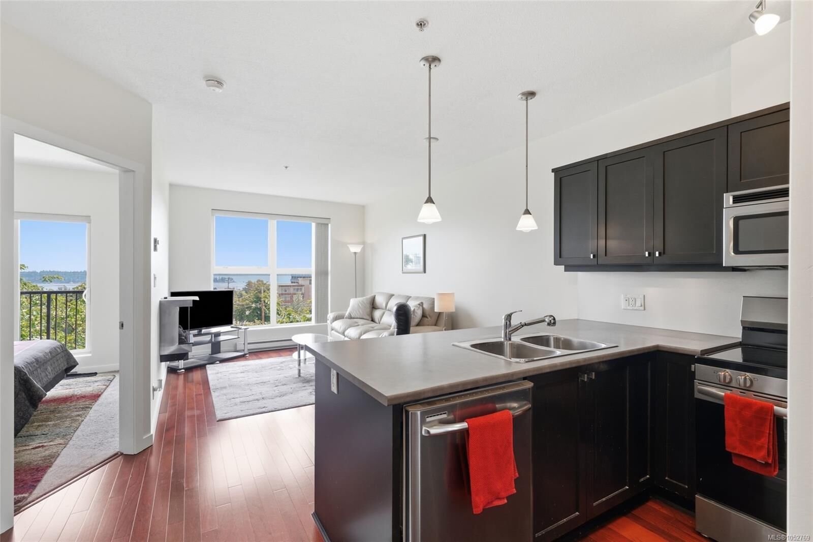 Property Photo: 555 Franklyn St #304 BC V9R 2X9