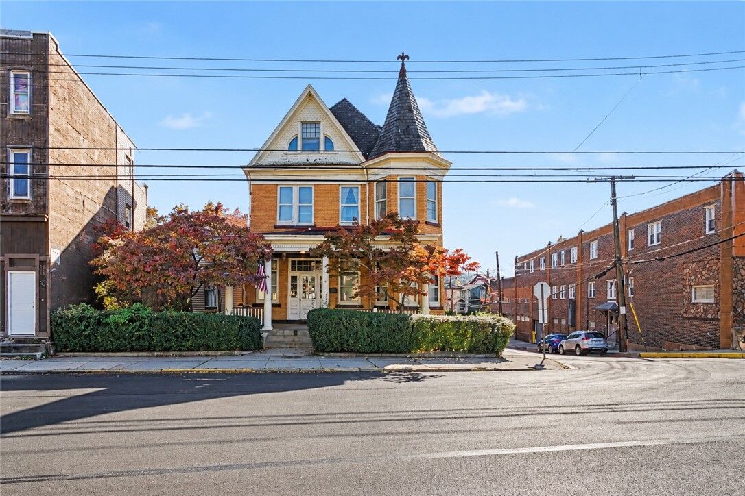 Property Photo: 1037 Chartiers Ave PA 15136