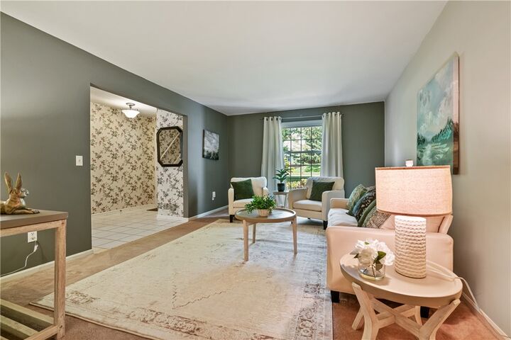 Property Photo: 1818 Foxcroft Ln 805 PA 15101