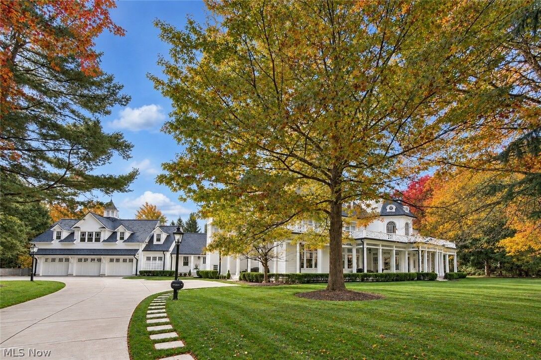 Property Photo: 33070 Woodleigh Road OH 44124