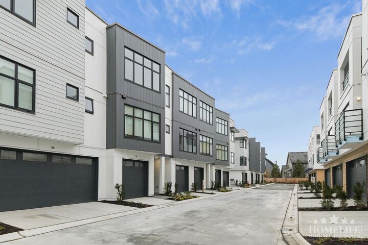 Property Photo:  177 175A Street 19  BC V3Z 1L1 