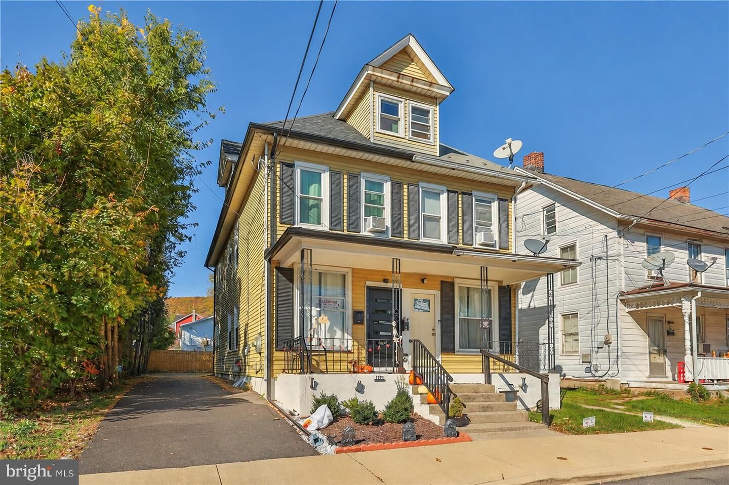 Property Photo:  109 Pen Argyl Street  PA 18072 