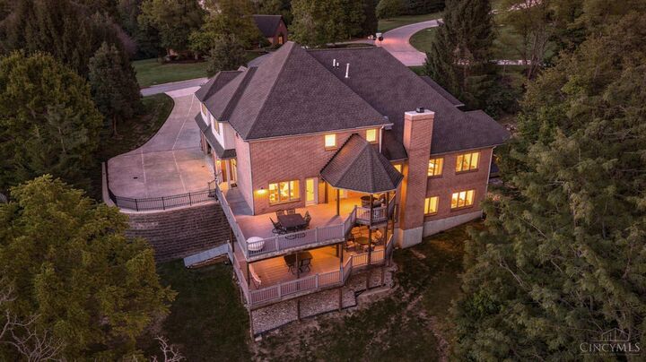 Property Photo: 7700 Overlook Hills Lane OH 45244