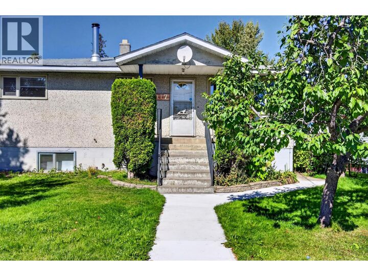 Property Photo:  917 10th Street South  BC V0A 1H0 