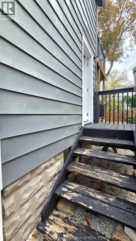 Property Photo:  580 Bruce Avenue Upper  ON N9A 4W9 