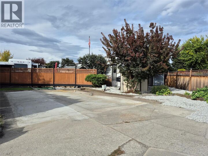 Property Photo:  415 Commonwealth Road 53  BC V4V 1P4 