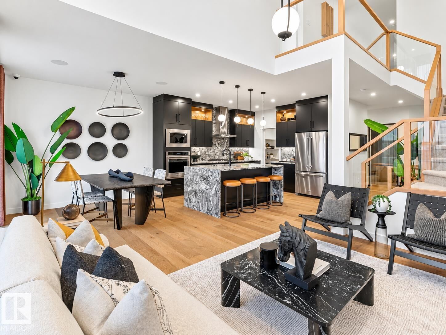 Property Photo:  5227 Schonsee Drive NW  AB T5Z 0M5 