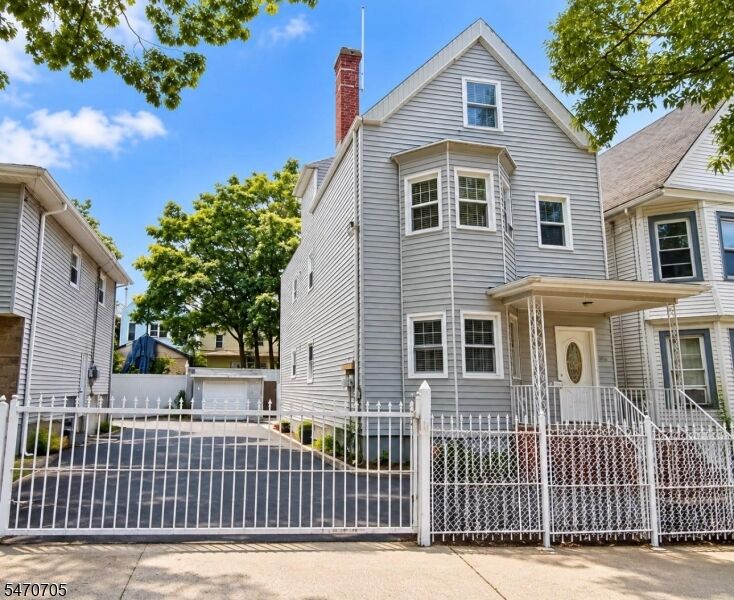 Property Photo:  806 Ridge St  NJ 07104 