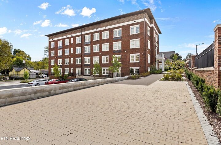 Property Photo:  2724 E Magnolia Ave 102  TN 37914 