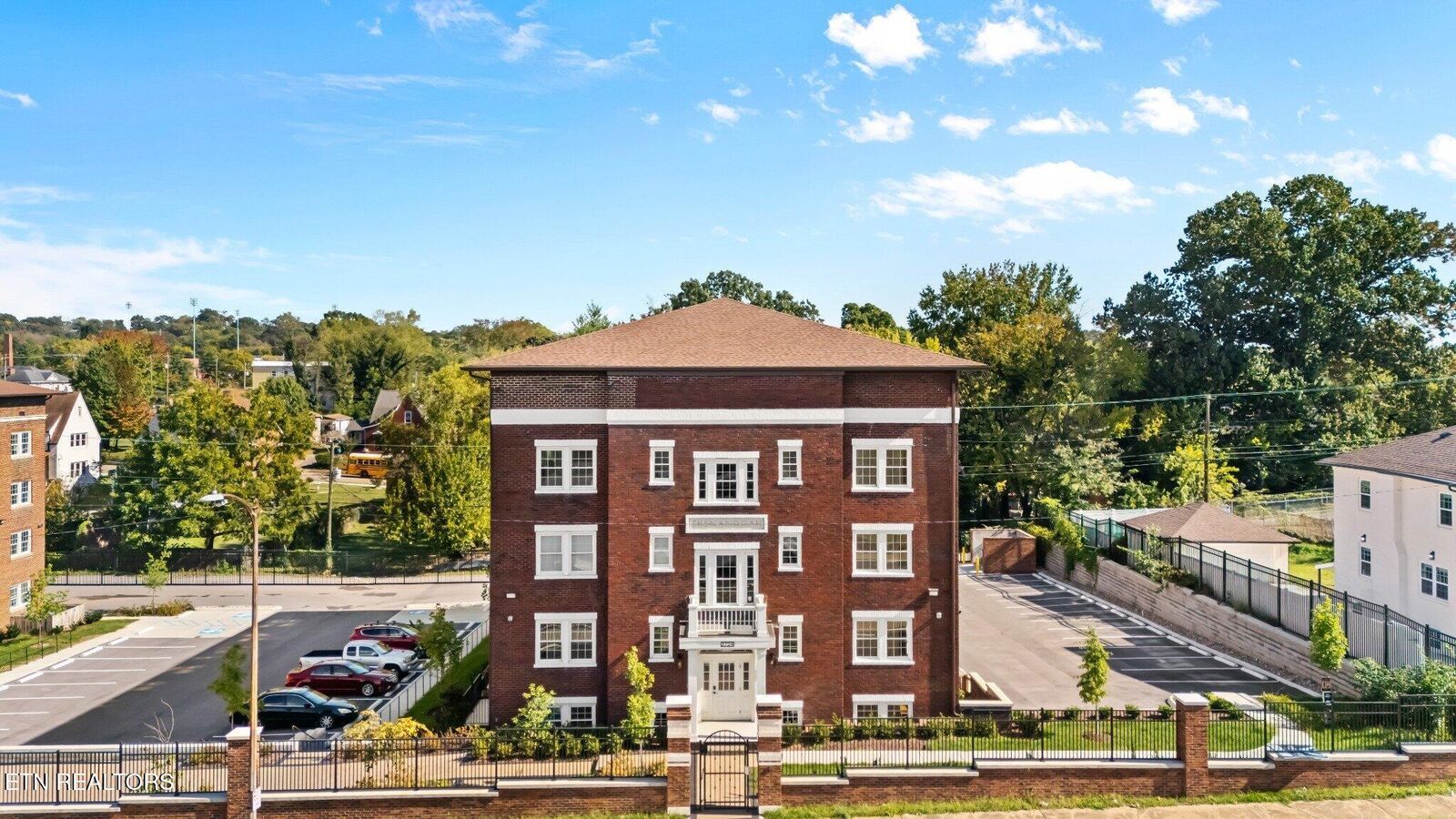 Property Photo: 2724 E Magnolia Ave 203 TN 37914