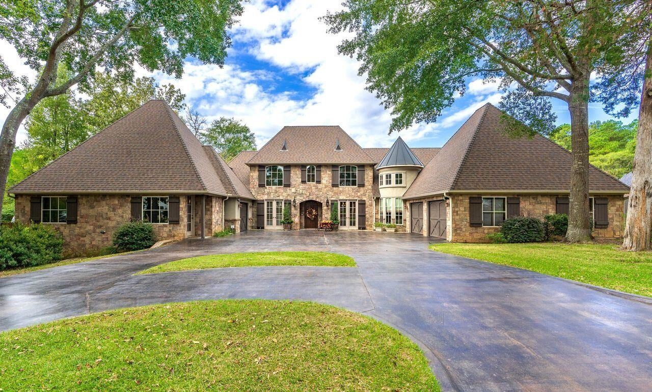 Property Photo: 2003 Fairway Lane TX 75672